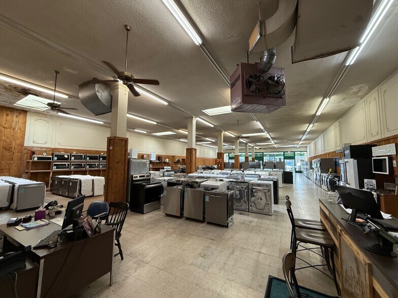 More Photos Of 122 W 7th St, Hanford Storefront Retail Office For Sale