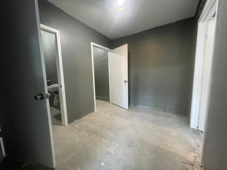 More Photos Of 4607 E Broadway Ave, North Little Rock Freestanding For Sale