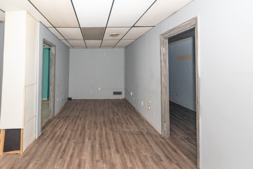 More Photos Of 5900 York Rd, Baltimore Storefront Retail Office For Sale