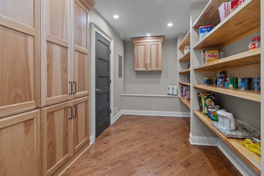 More Photos Of 8508 Il Route 120, Woodstock Specialty For Sale