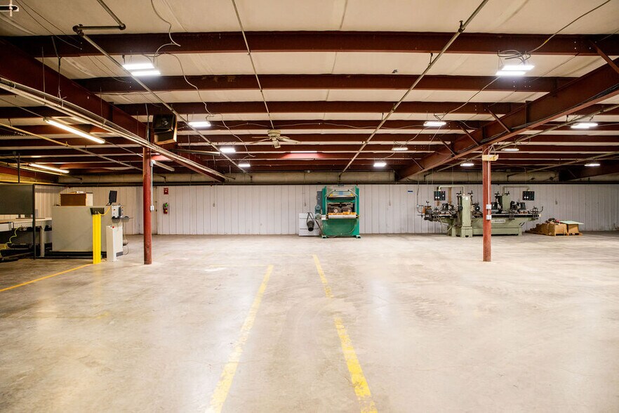 More Photos Of 1630 N Eldon Ave, Springfield Unknown For Lease