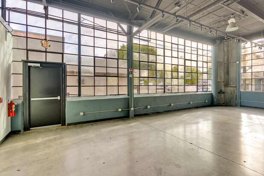 More Photos Of 1817 Broad St, Chattanooga General Retail For Lease