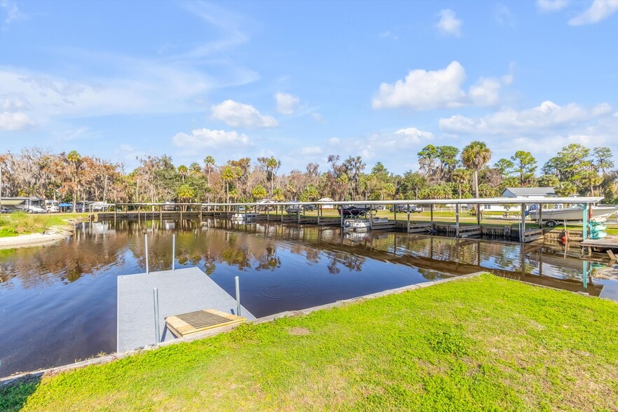 More Photos Of 1600 Lake George Rd, Seville Marina For Sale