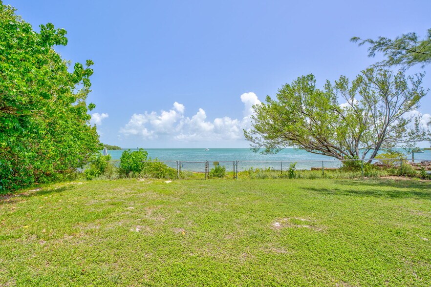 More Photos Of 14 125th Street Gulf, Marathon Office Residential For Sale