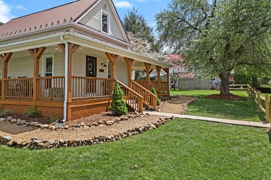 More Photos Of 100 S Railroad Ave, Damascus Apartments For Sale