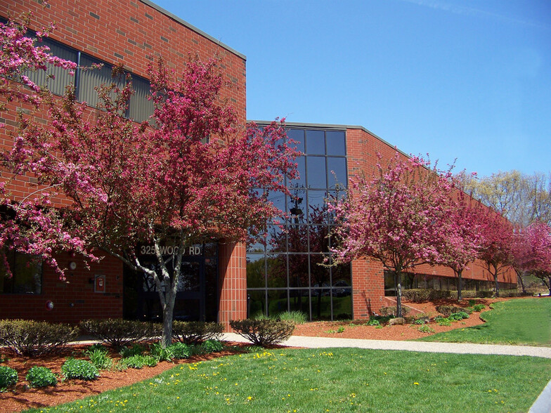 Primary Photo Of 325 Wood Rd, Braintree Office For Lease