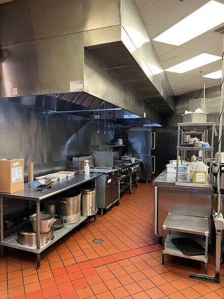 More Photos Of 13423 Beach Blvd, Jacksonville Unknown For Lease