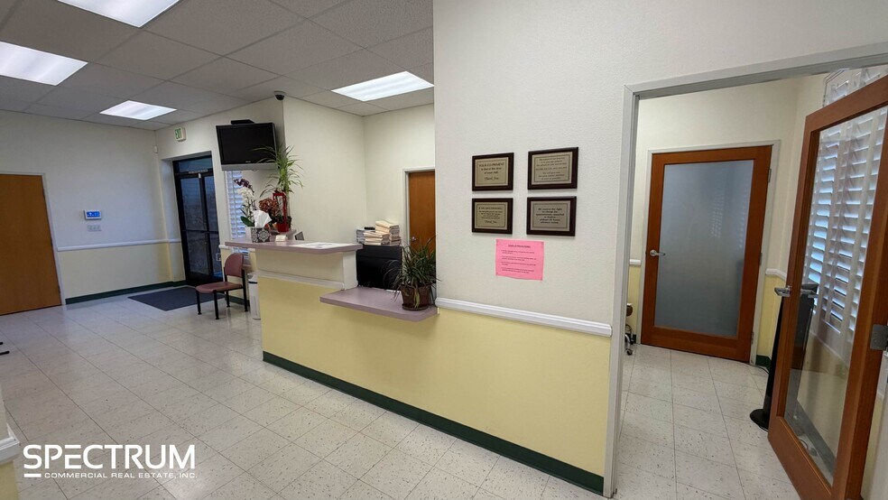 More Photos Of 22621 Lyons Ave, Santa Clarita Medical For Sale