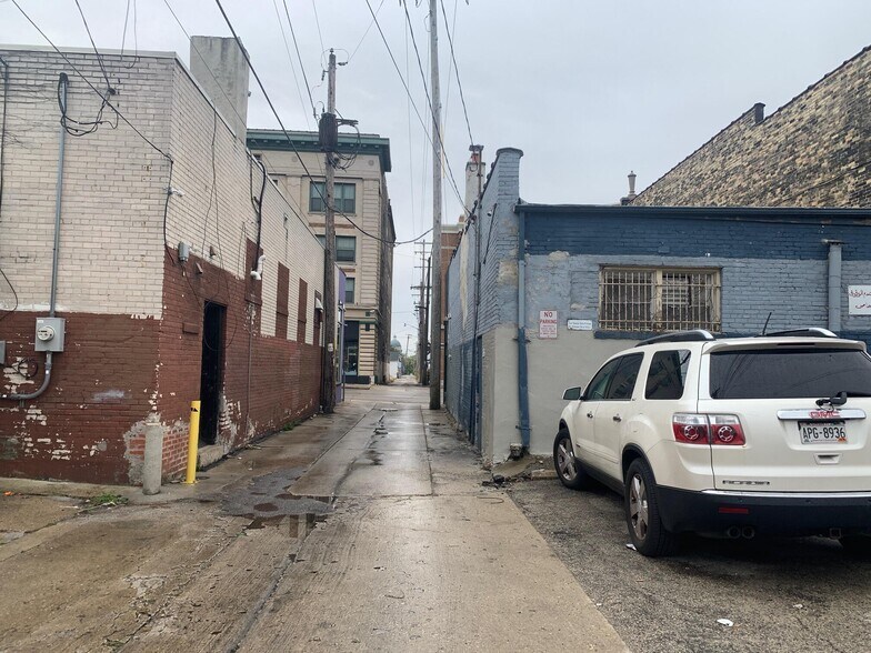 More Photos Of 620 W Historic Mitchell St, Milwaukee Storefront Retail Office For Sale