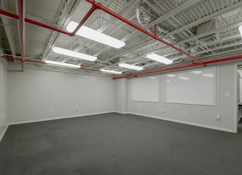 More Photos Of 4677 118th Ave N, Clearwater Manufacturing For Sale