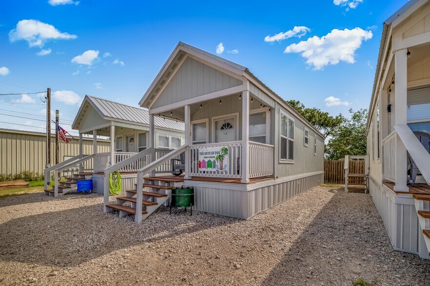 More Photos Of 702 8th St, Port Lavaca Manufactured Housing Mobile Home Park For Sale