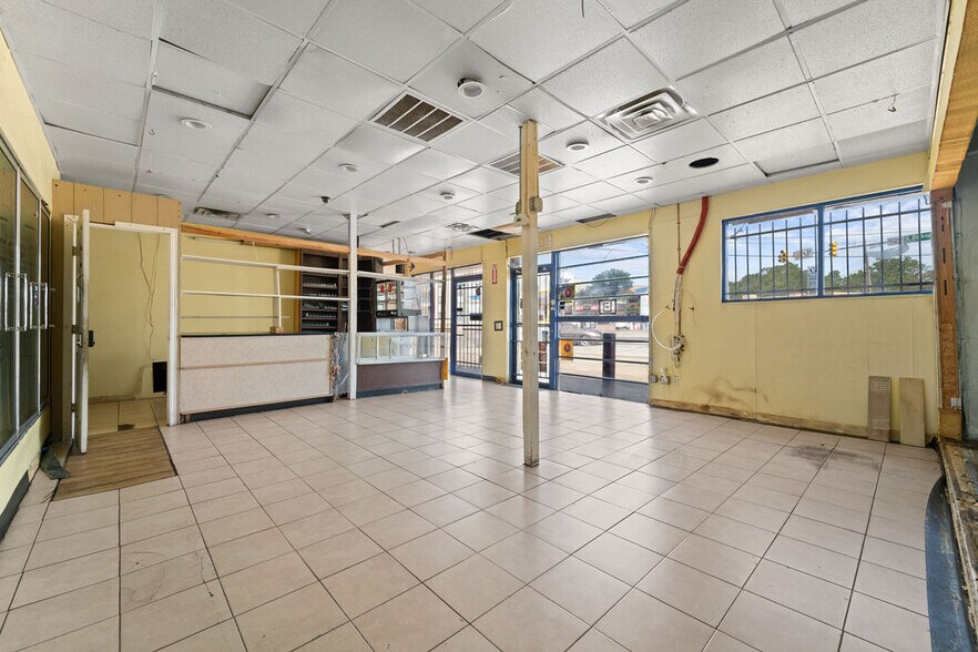 More Photos Of 2600 E Belknap St, Fort Worth Restaurant For Sale