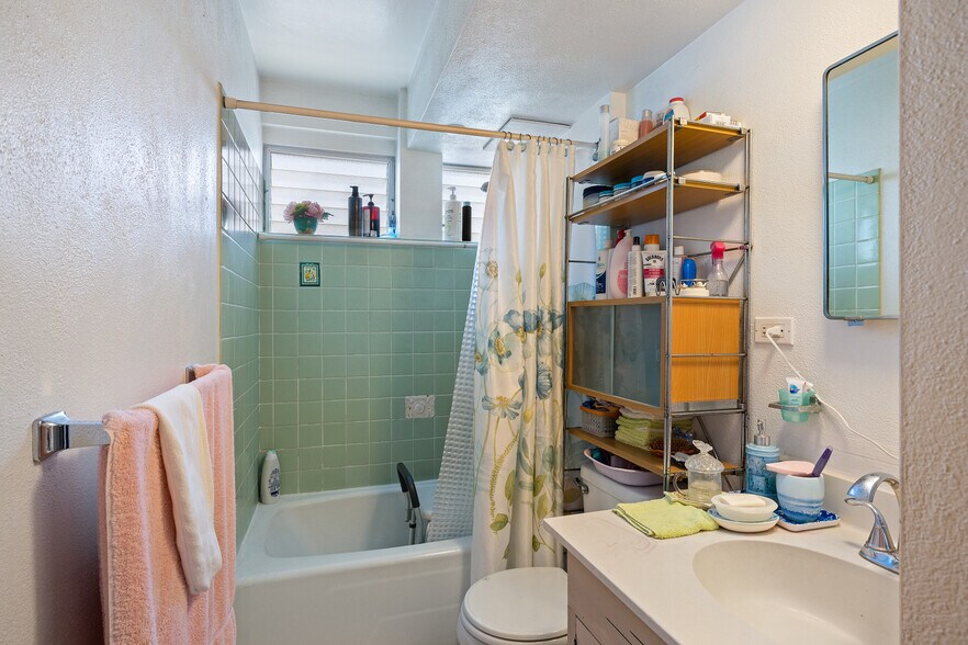 More Photos Of 1218 King Street, Honolulu Apartments For Sale