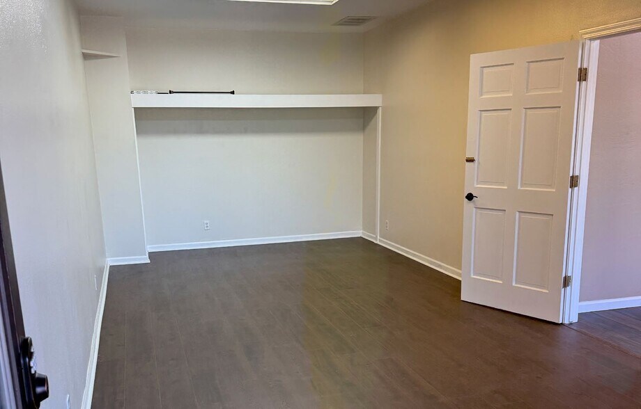 More Photos Of 37608 N Cave Creek Rd, Cave Creek Office For Lease