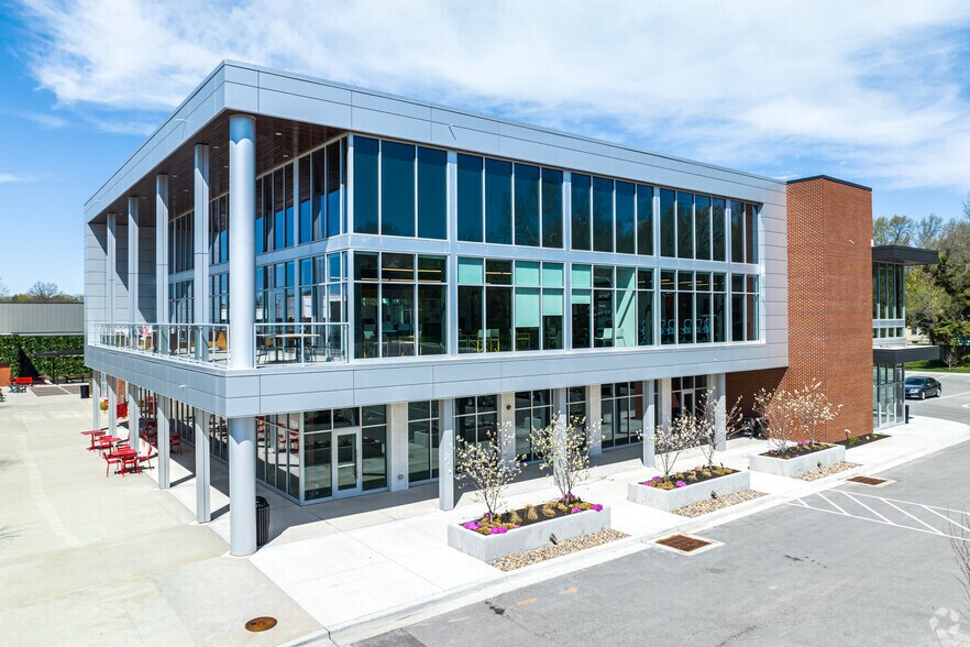 More Photos Of 3600-3840 W 95th St, Leawood Unknown For Lease