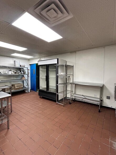 More Photos Of 1613 W Broadway St, Andrews General Retail For Sale