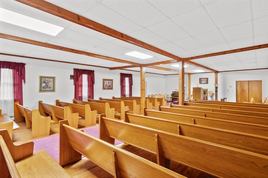 More Photos Of 1401 S Fant St, Anderson Funeral Home For Sale