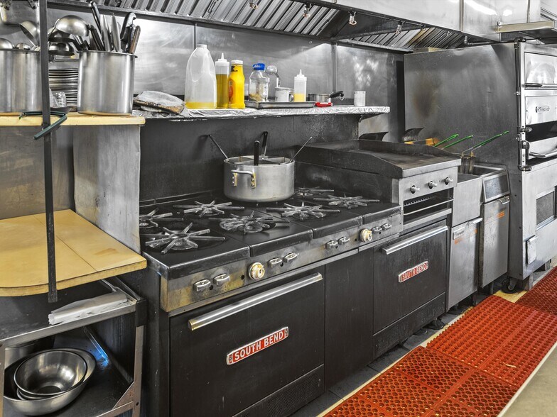 More Photos Of 201 Steele St, Algoma Hotel For Sale