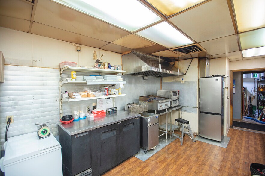 More Photos Of 57968 County Road 7, Elkhart Restaurant For Sale