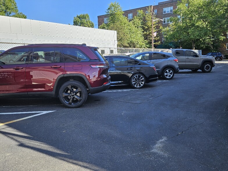 More Photos Of 183 Mineola Blvd, Mineola Medical For Sale