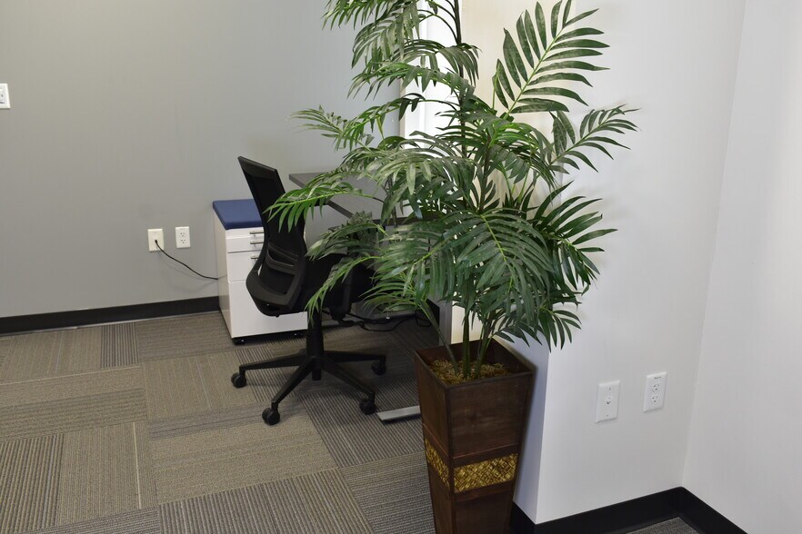 More Photos Of 4701 Sangamore Rd, Bethesda Office For Lease