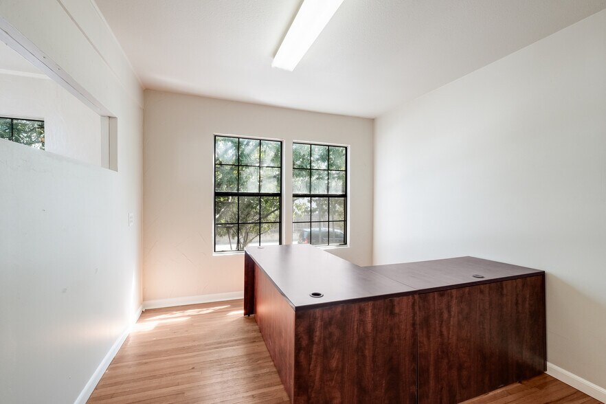 More Photos Of 174 Sherwood Dr, San Antonio Office Residential For Lease