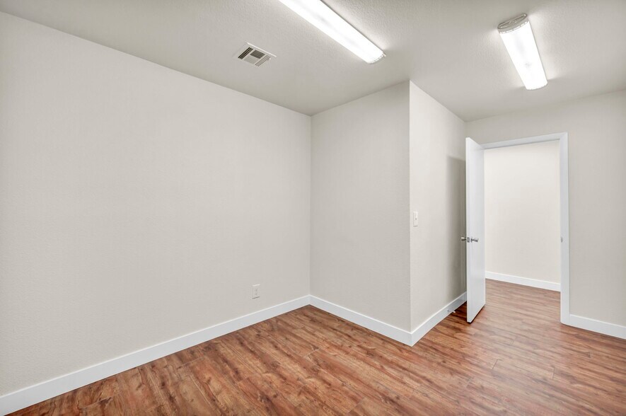 More Photos Of 4040 Arcata Way, North Las Vegas Light Manufacturing For Lease
