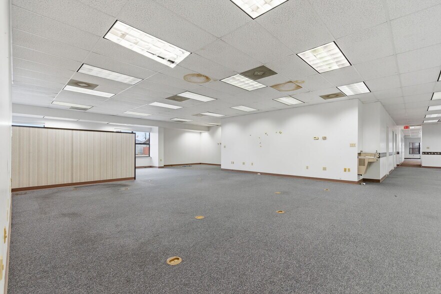 More Photos Of 718 N Martin St, East Prairie Office For Sale