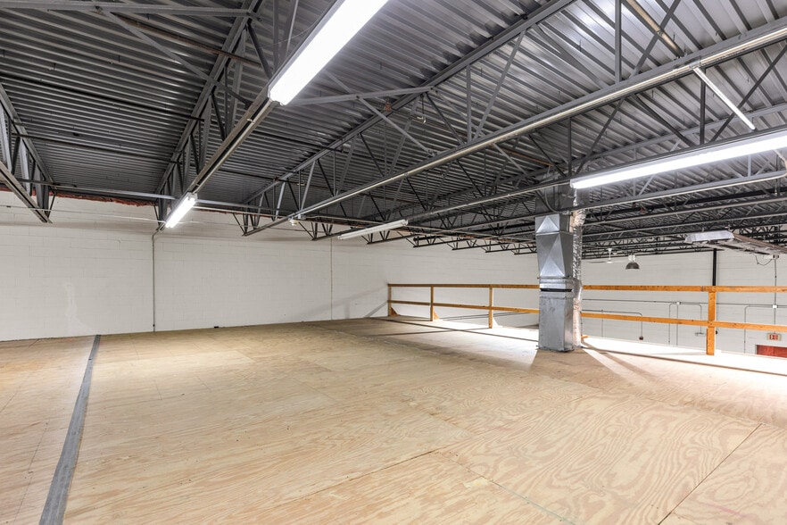 More Photos Of 69 Parker St, Newburyport Research And Development For Lease