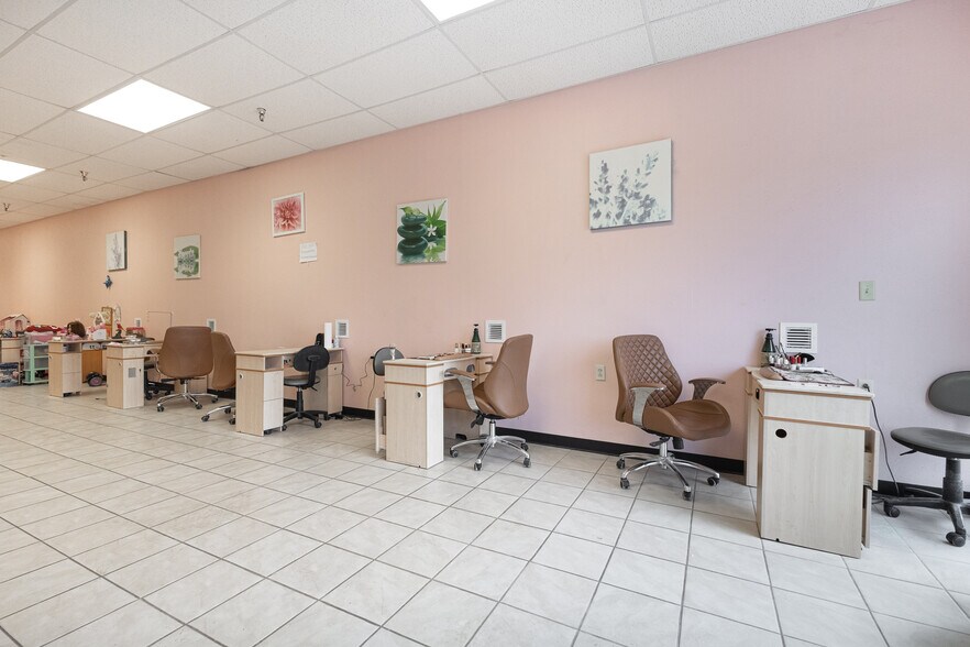More Photos Of 128 W 8th St, Monroe General Retail For Sale