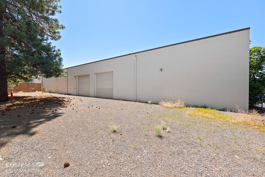 More Photos Of 720 SE Business Way, Bend Warehouse For Sale