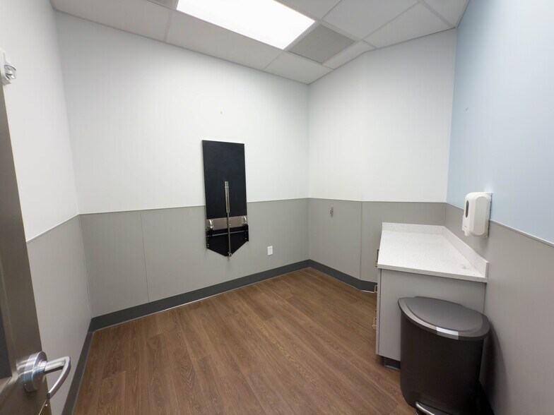 More Photos Of 9810-9848 Gilead Rd, Huntersville Unknown For Lease