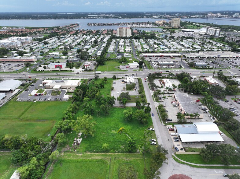 More Photos Of 640 10th St E, Palmetto Land For Lease