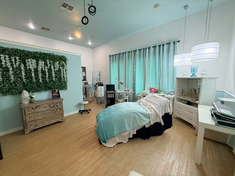 More Photos Of 2140 W Grande Blvd, Tyler Medical For Lease