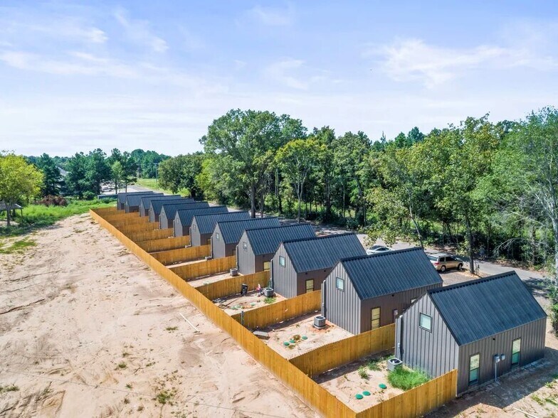 More Photos Of 20048 County Road 4118 Rd, Lindale Apartments For Sale