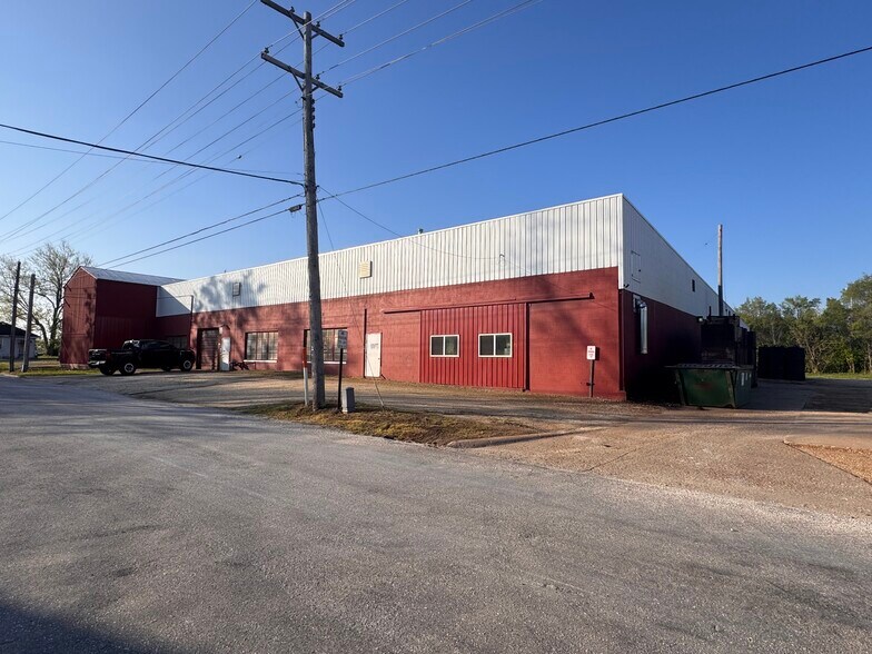More Photos Of 400 Davis Street, Bushnell Manufacturing For Sale