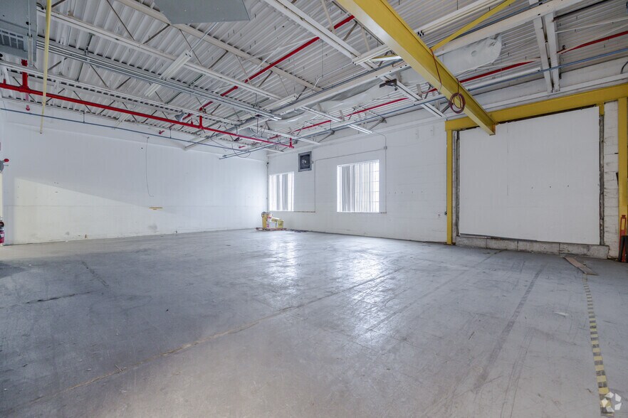 More Photos Of 755 New Ludlow Rd, South Hadley Warehouse For Lease