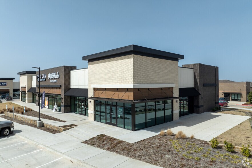 More Photos Of 919 E Northwest Hwy, Grapevine Storefront For Lease