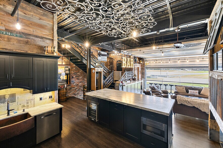 More Photos Of 148 Pit Ln, Pontiac Parking Garage For Sale
