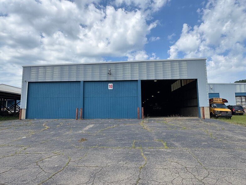 More Photos Of 1 Chicago Ave, Elizabeth Warehouse For Sale
