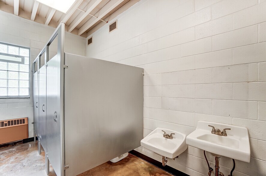 More Photos Of 1558 Waverly Ave, Cincinnati Schools For Sale