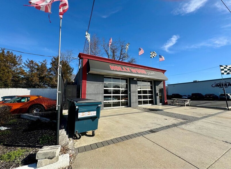 Primary Photo Of 659 Sunrise Hwy, West Babylon Auto Repair For Sale