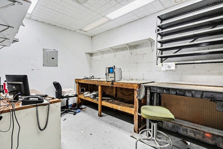 More Photos Of 240 Columbus st, Lithopolis Auto Repair For Sale