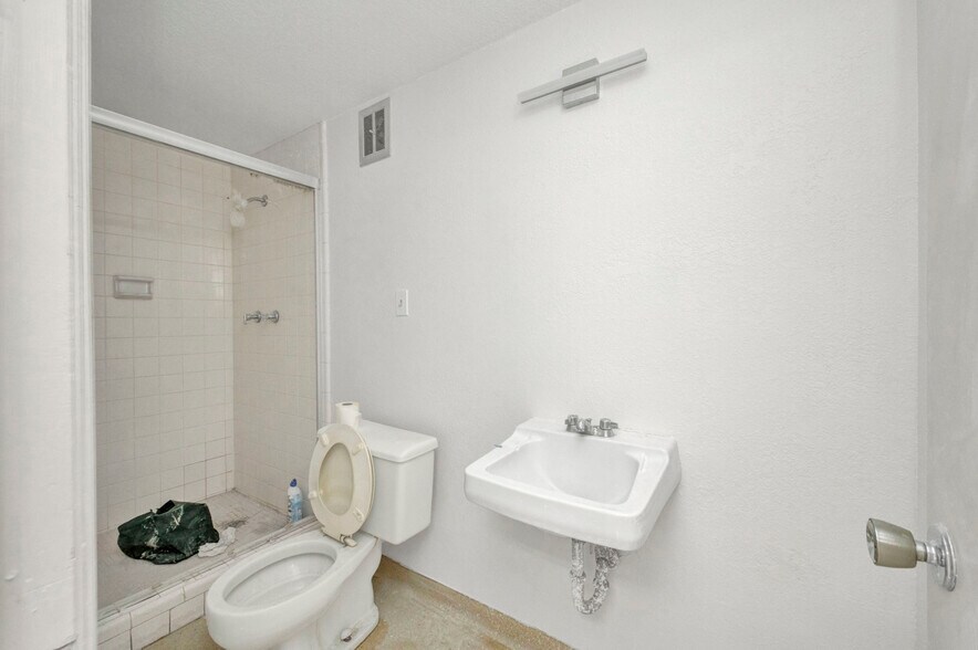 More Photos Of 3443 Tamiami Trl, Port Charlotte Medical For Lease