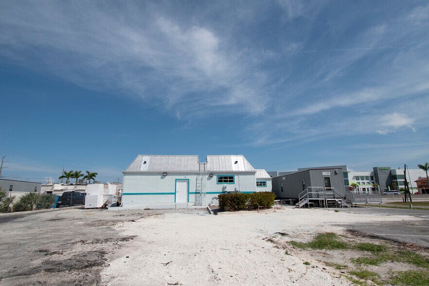 More Photos Of 4535 Tamiami Trl, Port Charlotte Office For Lease