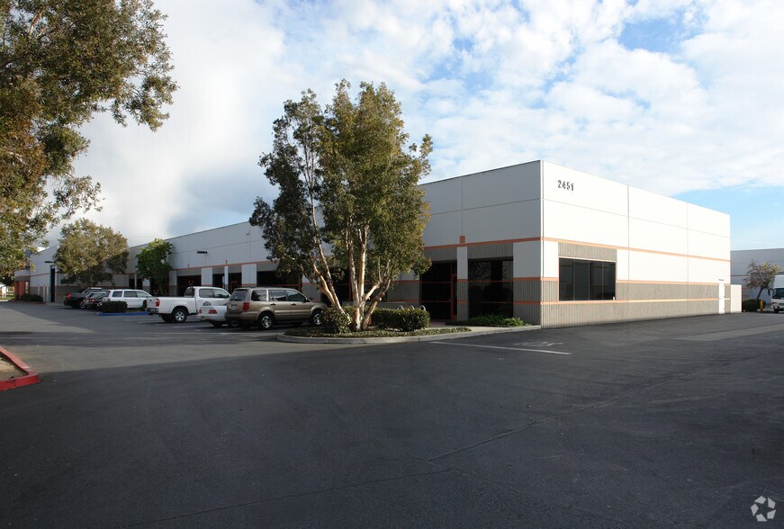 More Photos Of 2401-2451 Eastman Ave, Oxnard Manufacturing For Lease
