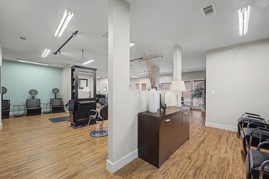 More Photos Of 1133 NW J St, Bentonville Office For Sale