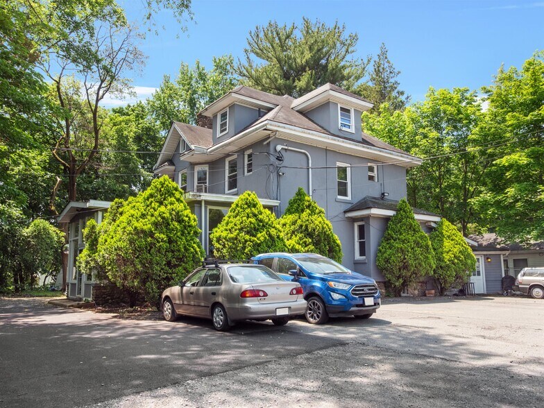 More Photos Of 247 N Middletown Rd, Pearl River Apartments For Sale