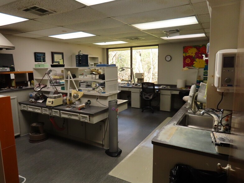 More Photos Of 13303 Champion Forest Dr, Houston Office For Sale