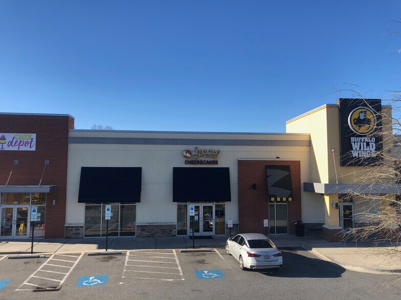 More Photos Of 9402 Northlake West Dr, Charlotte Restaurant For Lease